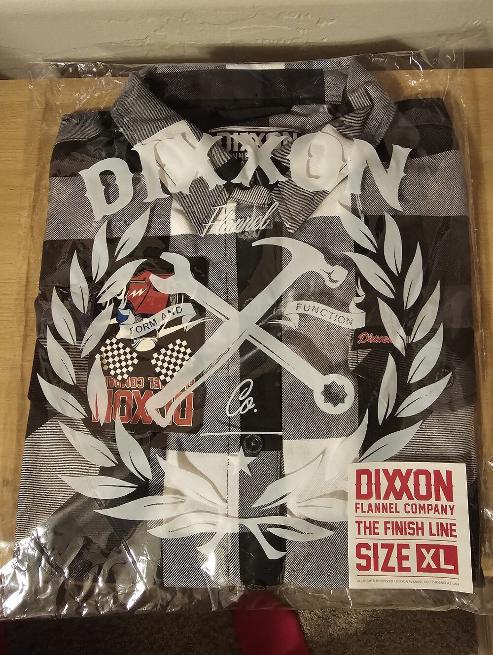 DIXXON - The Finish Line Woman's XL Long Sleeve Flannel